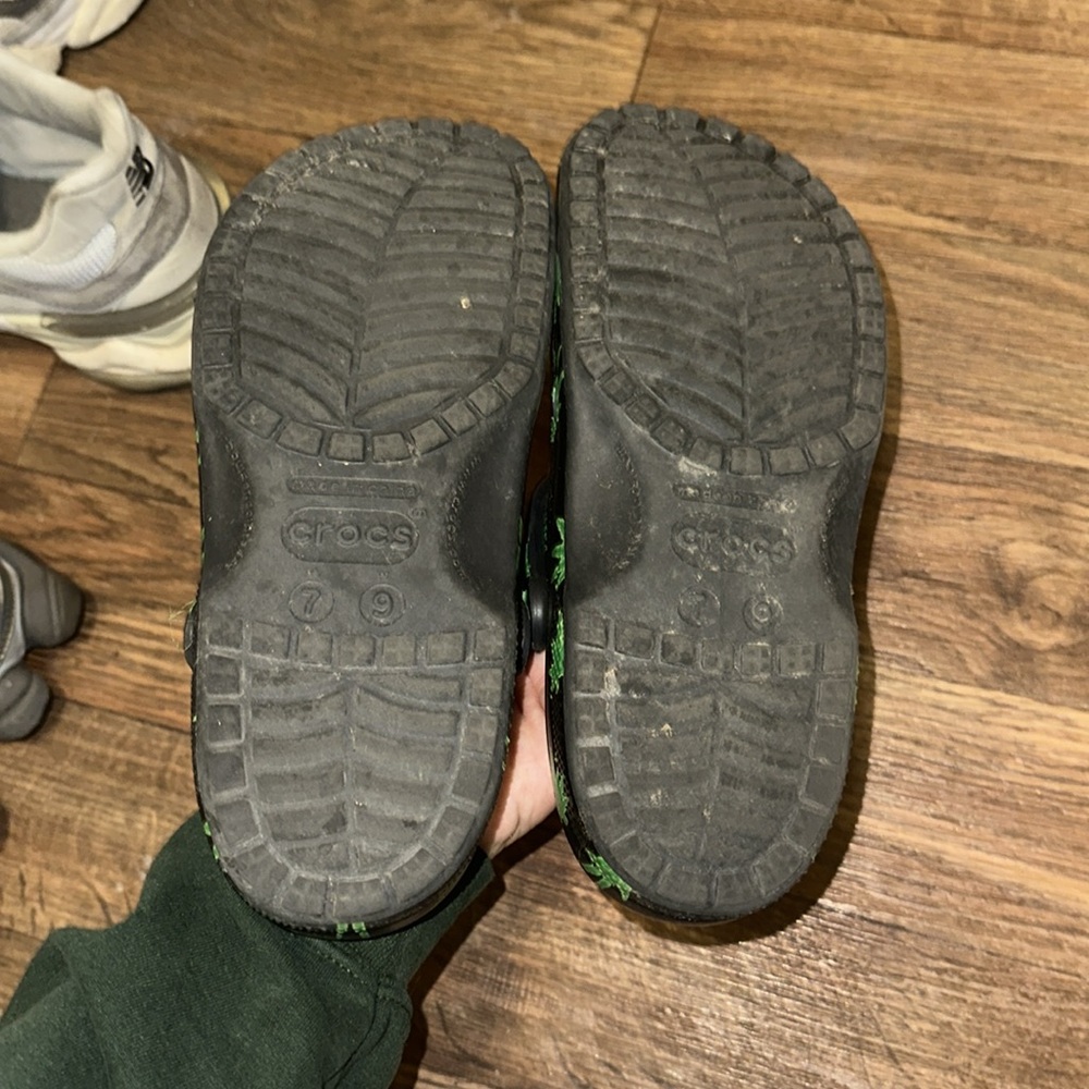 CROCS 🌱‼️💚 - Picture 2 of 3